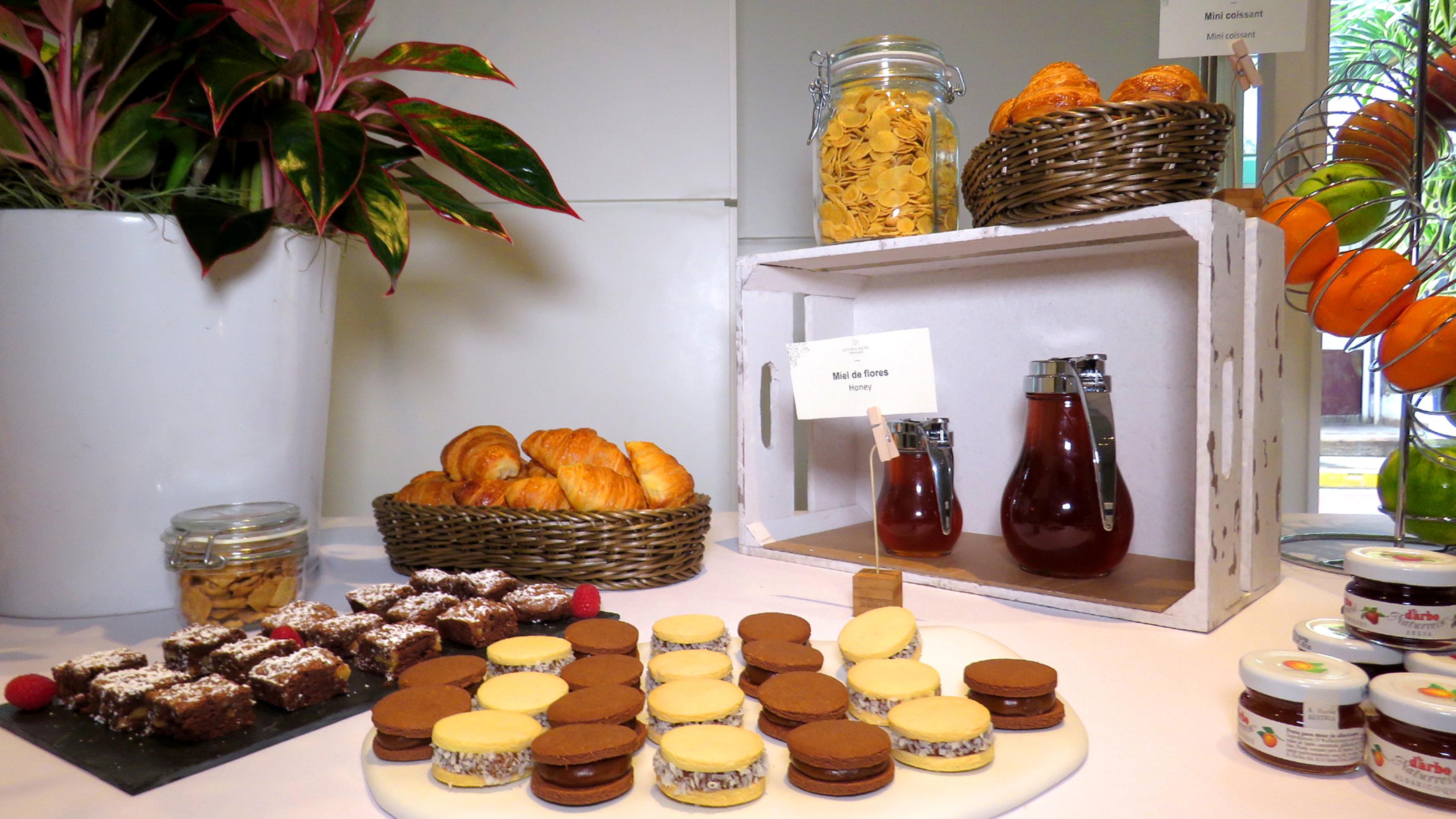 Central Hotel Panama Casco Viejo מראה חיצוני תמונה A selection of biscuits and jams