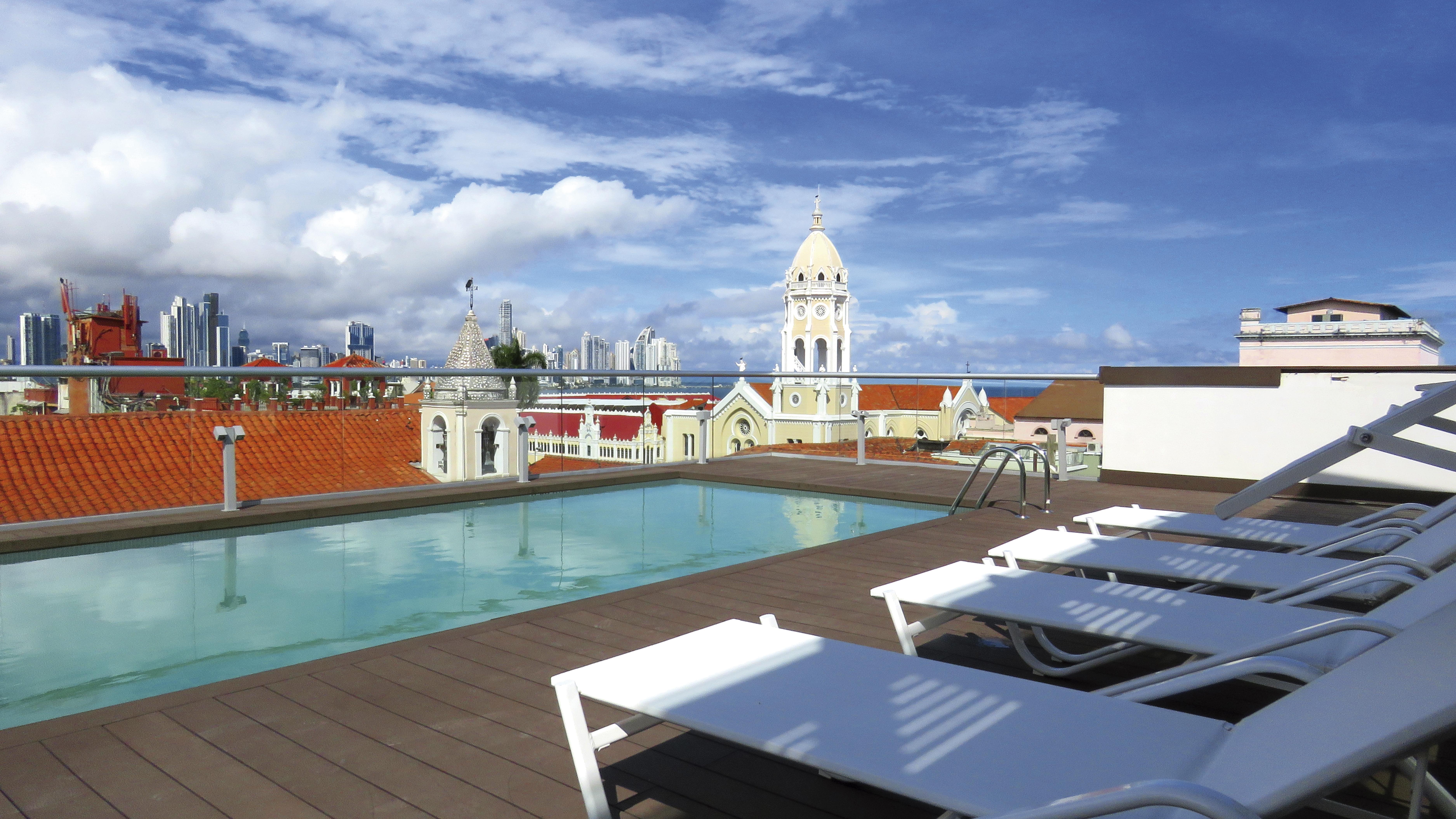 Central Hotel Panama Casco Viejo מראה חיצוני תמונה Rooftop pool at the Hotel Unique