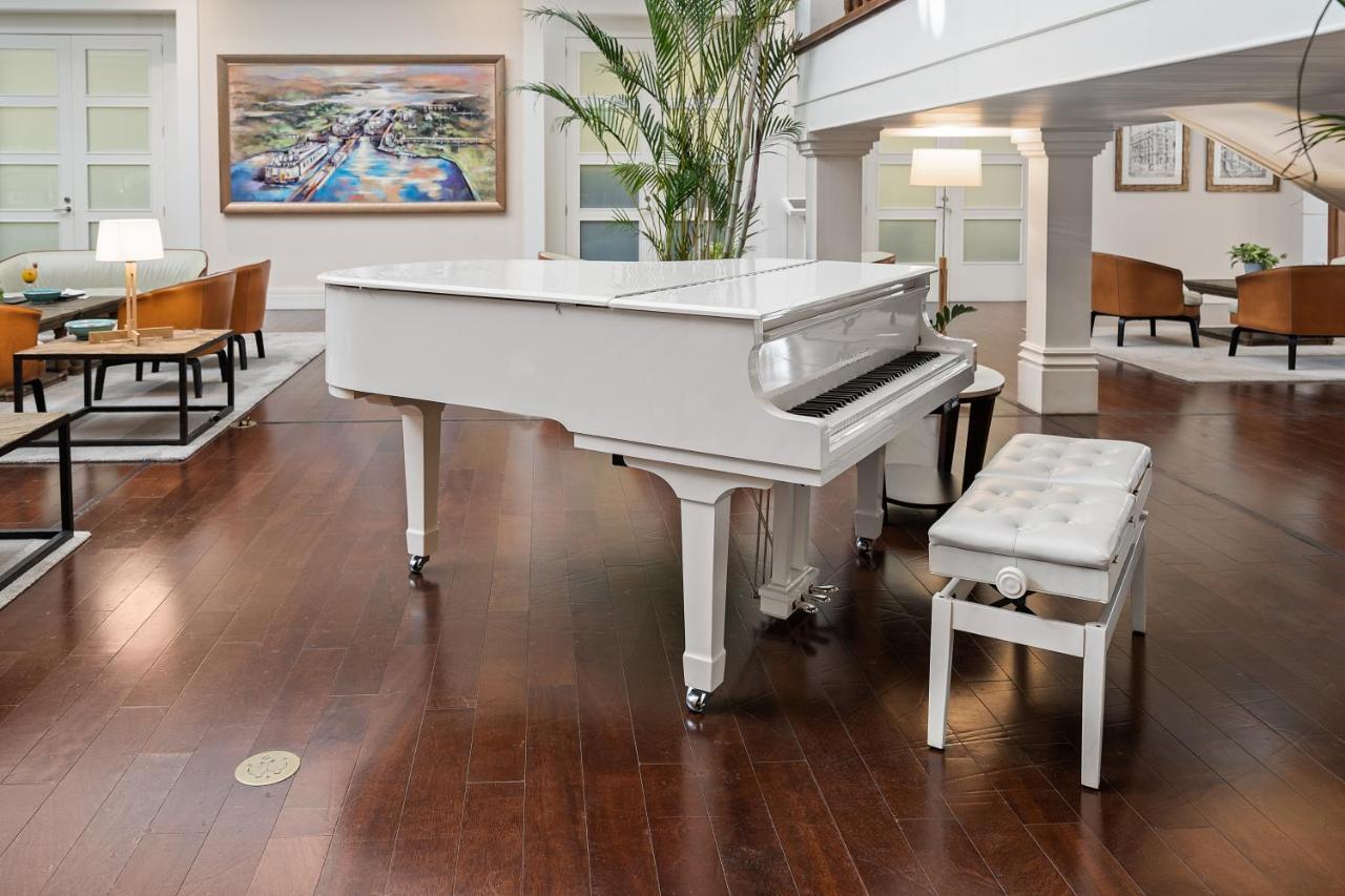 Central Hotel Panama Casco Viejo מראה חיצוני תמונה A piano in a home