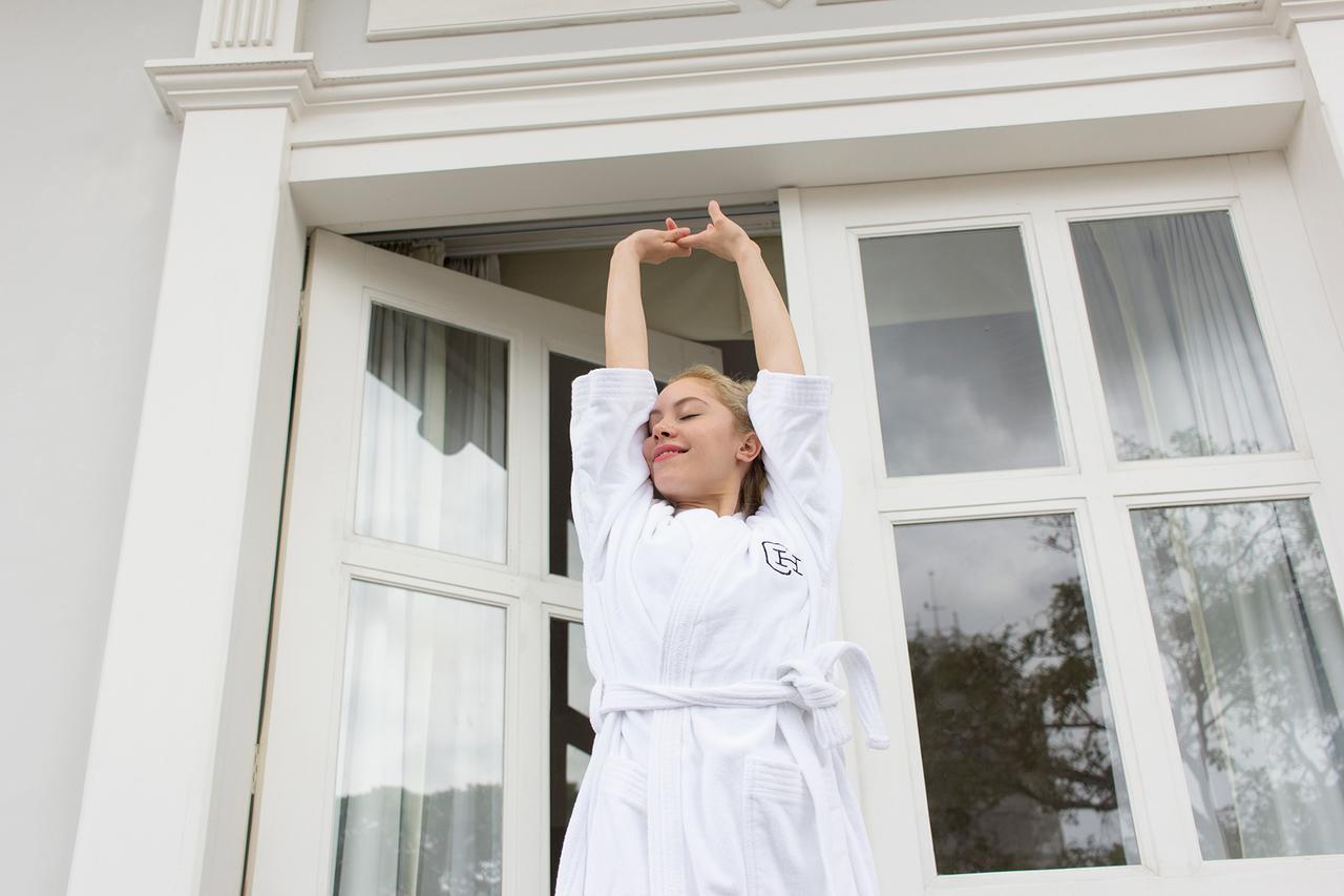 Central Hotel Panama Casco Viejo מראה חיצוני תמונה A woman wearing a bathrobe