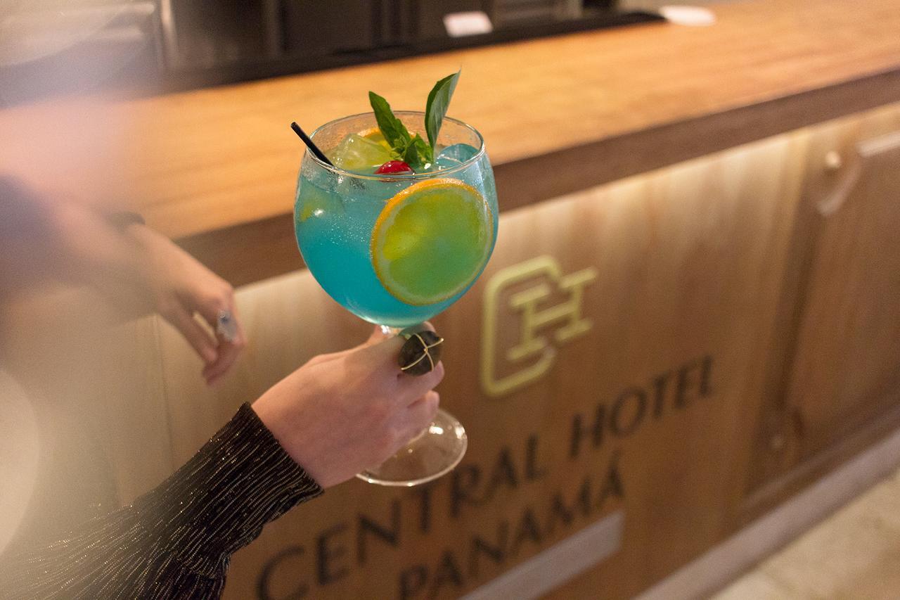 Central Hotel Panama Casco Viejo מראה חיצוני תמונה A blue Hawaii cocktail